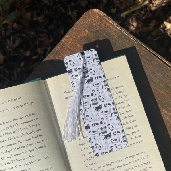 minimalist cat bookmark – monotone book lover gift